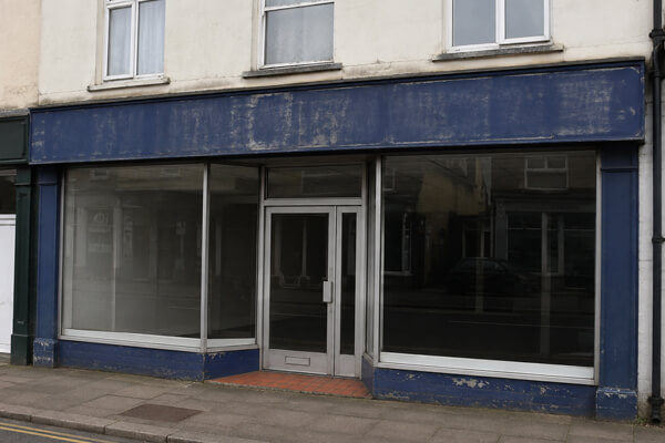 Dated shop frontage before professional spraying in Leighton Buzzard